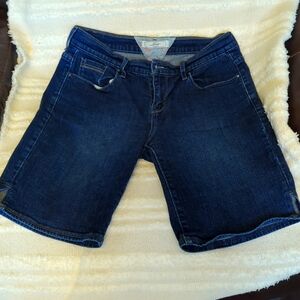 WOMEN'S DARK BLUE 💙 WASH LEVI'S HIGH RISE CLASSIC SIDE SLIT DENIM SHORTS SIZE 8